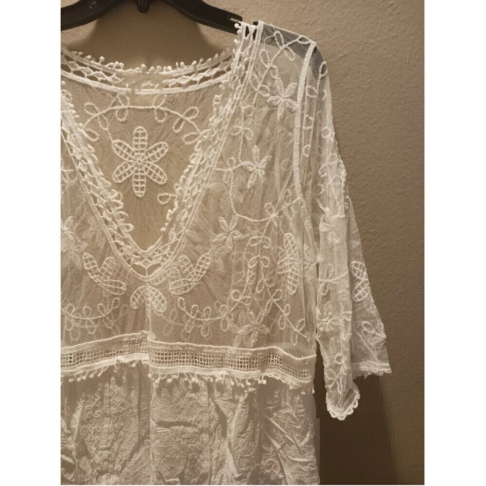 Floral Pattern Lace Swimsuit Coverup In White - Picture 5 of 12